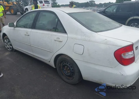 2003 Toyota Camry Le z USA, uszkodzony, nr VIN 4T1BE32K93U146514